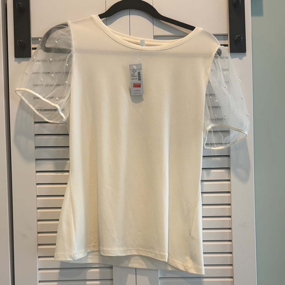 Maurices Cream Fitted T-Shirt with Short Sleeves